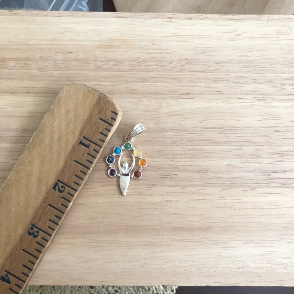 SEVEN CHAKRA REIKI HEALING PENDANT - Picture 2 of 2